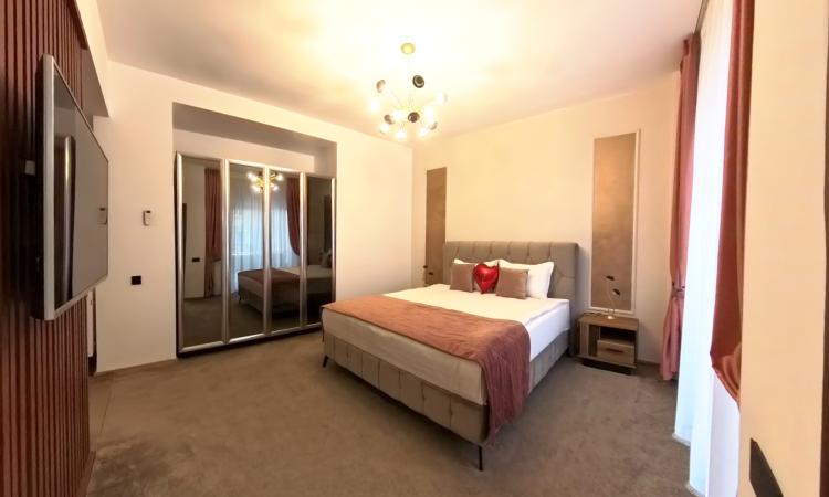 Apartament 3 camere langa Universitate - Magheru