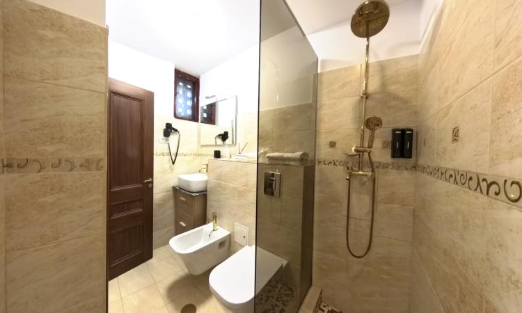 Apartament 3 camere langa Universitate - Magheru