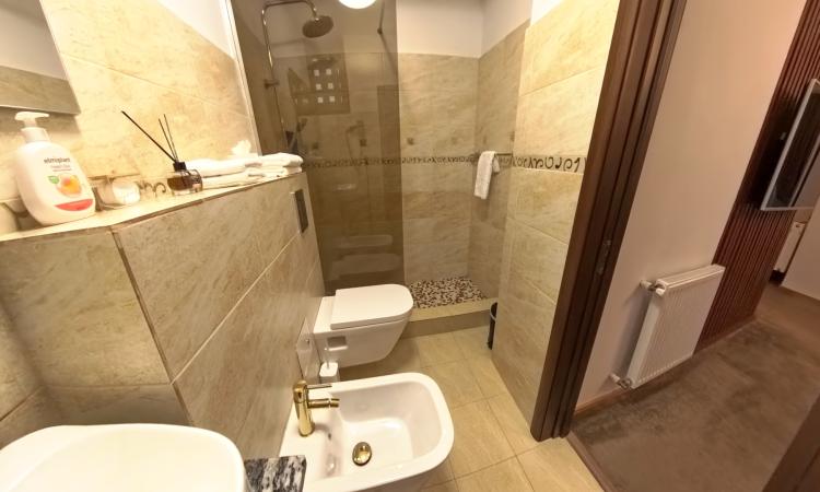 Apartament 3 camere langa Universitate - Magheru