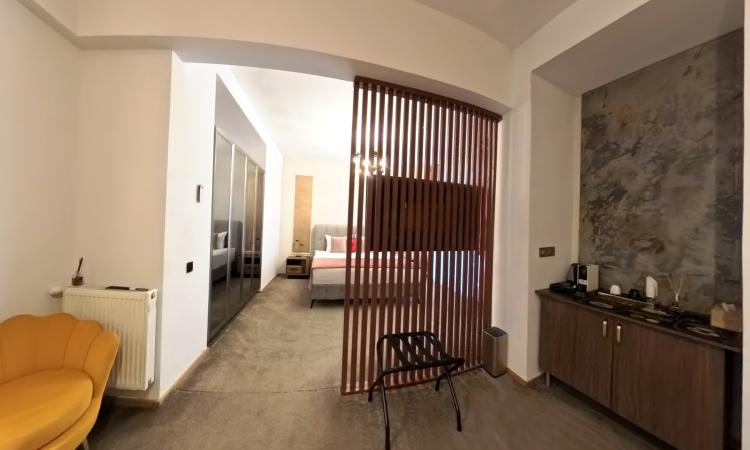 Apartament 3 camere langa Universitate - Magheru