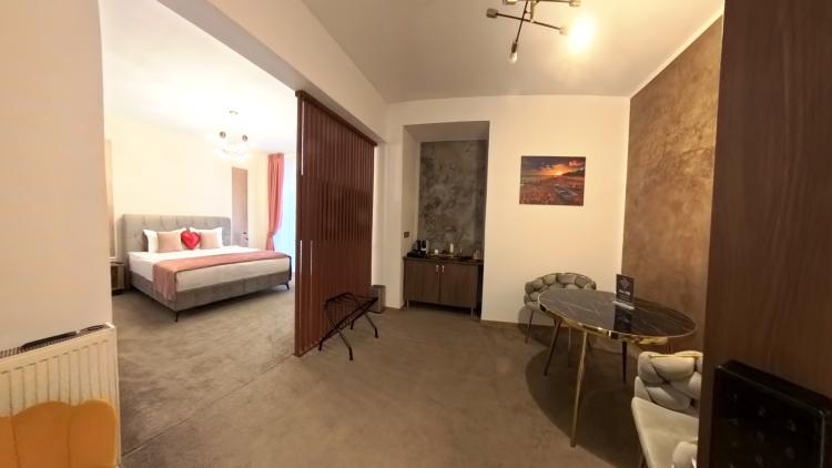 Apartament 3 camere langa Universitate - Magheru
