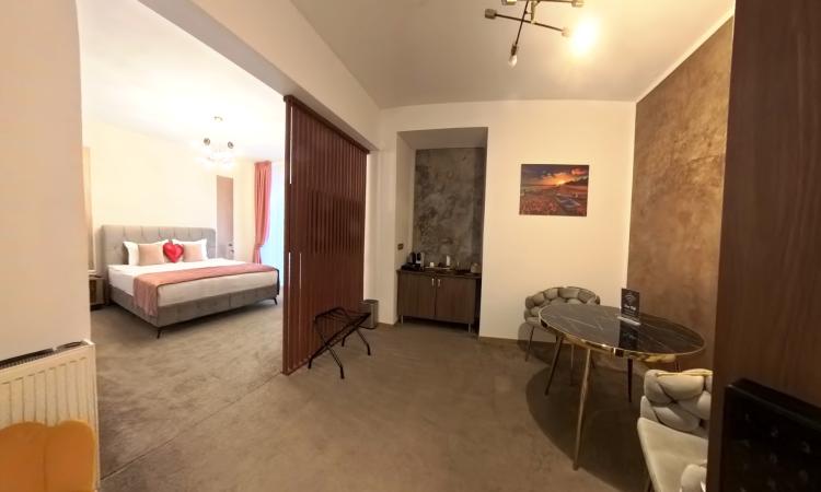Apartament 3 camere langa Universitate - Magheru