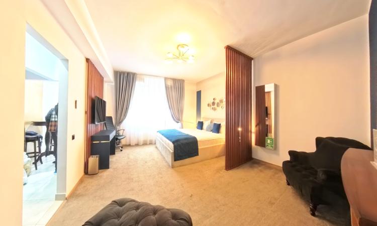 Apartament 3 camere langa Universitate - Magheru