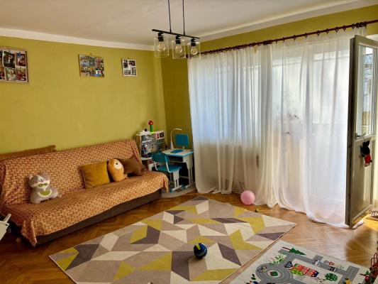 3 decomadate, etajul 3 din 4, zona Dambovita
