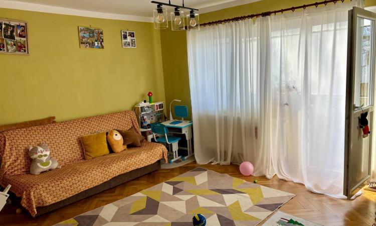 3 decomadate, etajul 3 din 4, zona Dambovita
