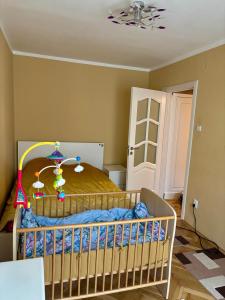 3 decomadate, etajul 3 din 4, zona Dambovita
