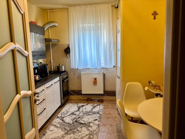 3 decomadate, etajul 3 din 4, zona Dambovita