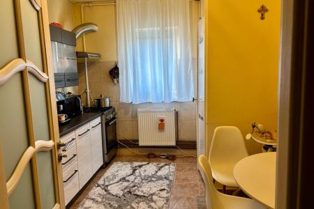 3 decomadate, etajul 3 din 4, zona Dambovita