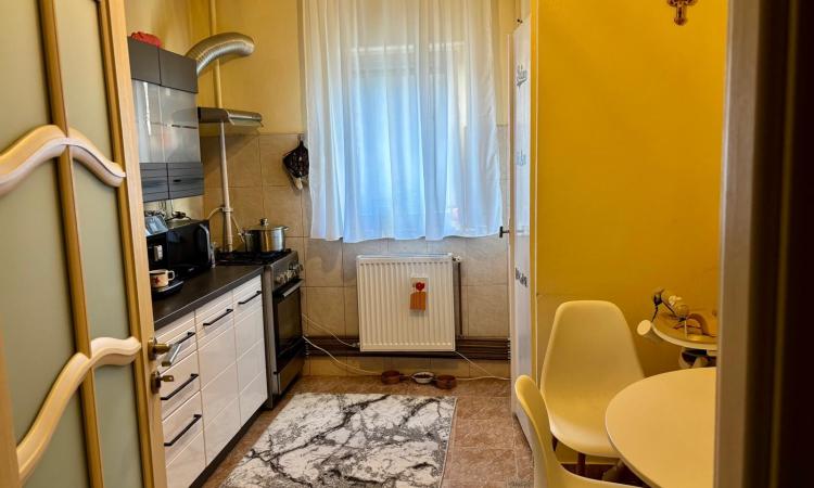 3 decomadate, etajul 3 din 4, zona Dambovita