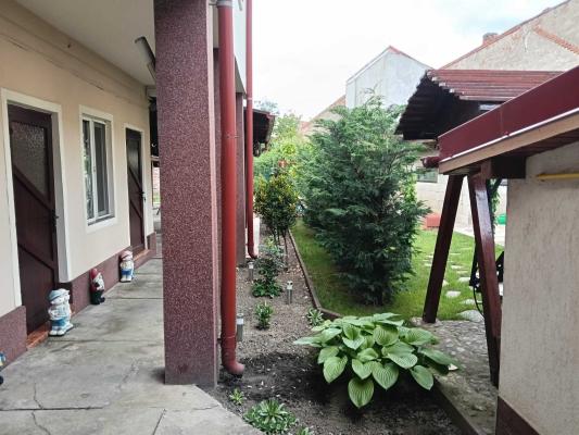 Casă individuală | 176 mp utili | 2 locuințe în curte | Teren 327 mp/ zona Cetatii