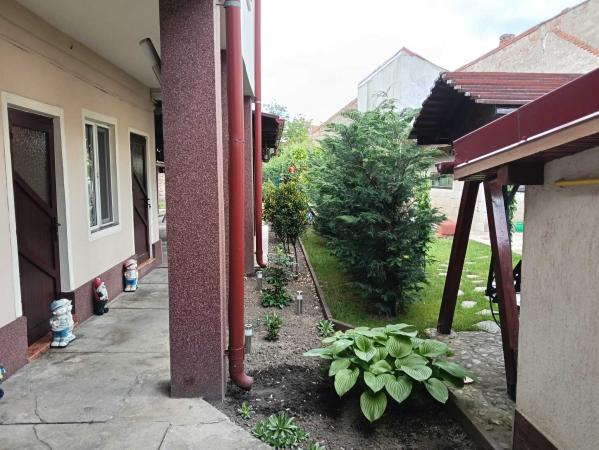 Casă individuală | 176 mp utili | 2 locuințe în curte | Teren 327 mp/ zona Cetatii