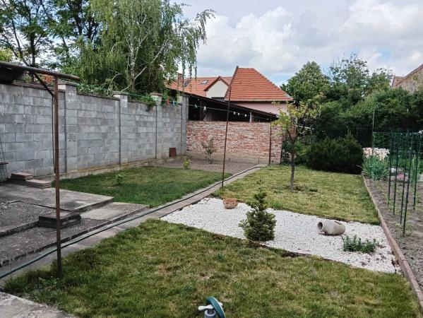 Casă individuală | 176 mp utili | 2 locuințe în curte | Teren 327 mp/ zona Cetatii