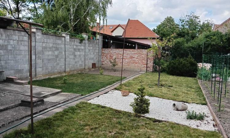 Casă individuală | 176 mp utili | 2 locuințe în curte | Teren 327 mp/ zona Cetatii