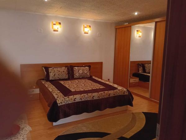 Casă individuală | 176 mp utili | 2 locuințe în curte | Teren 327 mp/ zona Cetatii