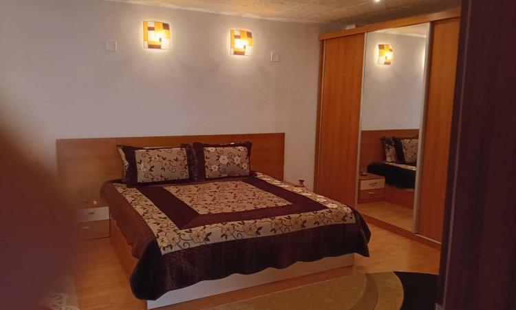 Casă individuală | 176 mp utili | 2 locuințe în curte | Teren 327 mp/ zona Cetatii