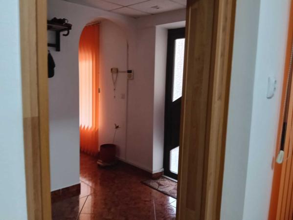 Casă individuală | 176 mp utili | 2 locuințe în curte | Teren 327 mp/ zona Cetatii