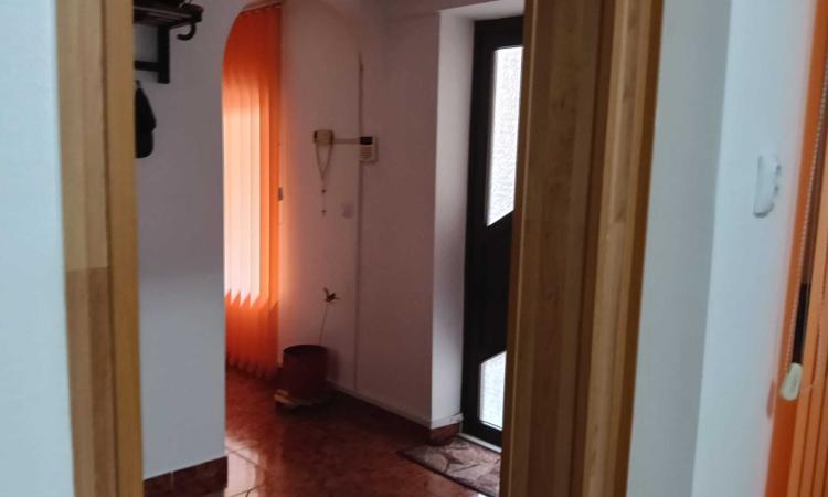 Casă individuală | 176 mp utili | 2 locuințe în curte | Teren 327 mp/ zona Cetatii