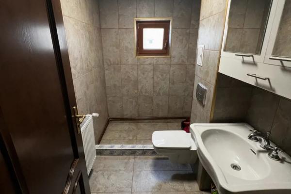 2 camere, decomandat, 70 mp utili, etajul 1, zona Lunei