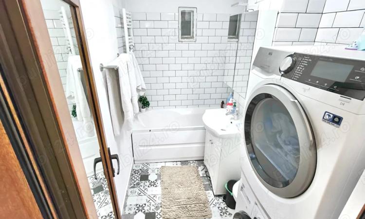 De vanzare 3 camere(65mp), decomandat si mobilat complet plus boxa generoasa