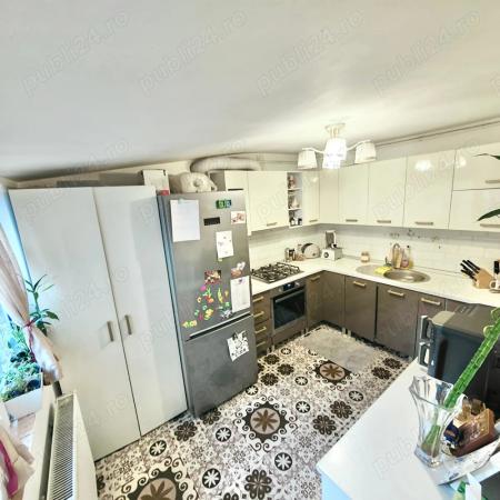 De vanzare  3 camere(65mp), decomandat si mobilat complet plus boxa generoasa