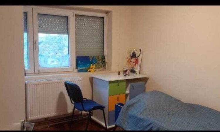 Apartament 3 camere | 67 mp + balcon | Zonă centrală