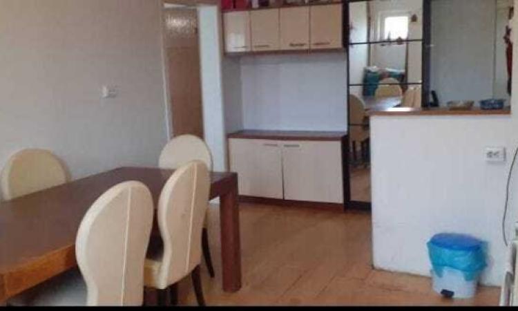 Apartament 3 camere | 67 mp + balcon | Zonă centrală