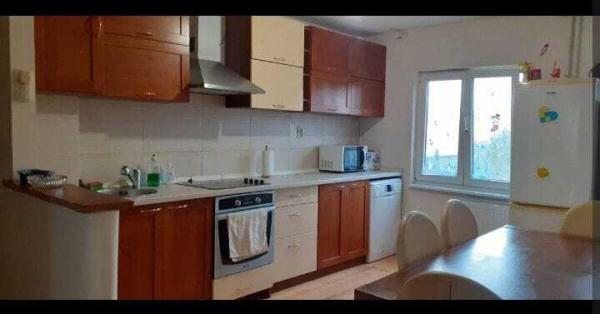 Apartament 3 camere | 67 mp + balcon | Zonă centrală