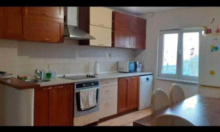 Apartament 3 camere | 67 mp + balcon | Zonă centrală