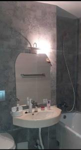 Apartament 3 camere | 67 mp + balcon | Zonă centrală