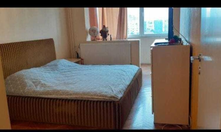 Apartament 3 camere | 67 mp + balcon | Zonă centrală