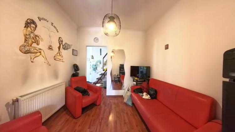 Apartamente in vila, garaj si curte comuna, zona Dacia/Polona