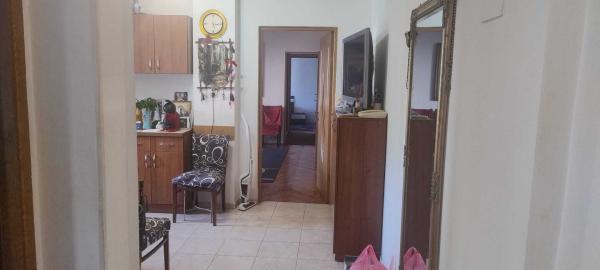 Apartament 3 camere confort 1, etaj 2, centrala zona Lipovei