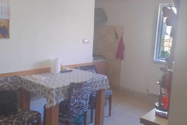 Apartament 3 camere confort 1, etaj 2, centrala zona Lipovei