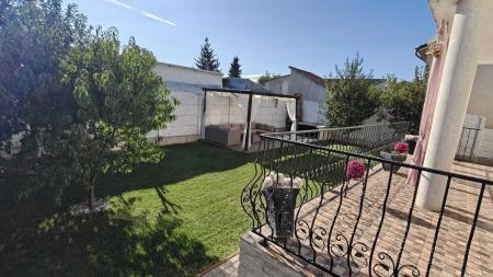 Vila cu piscina, terasa si curte generoasa - Bucuresti/Colentina