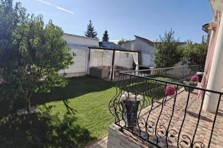 Vila cu piscina, terasa si curte generoasa - Bucuresti/Colentina