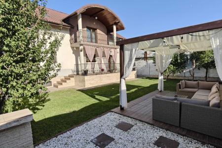 Vila cu piscina, terasa si curte generoasa - Bucuresti/Colentina