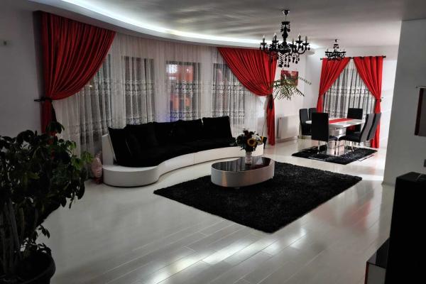 Vila cu piscina, terasa si curte generoasa - Bucuresti/Colentina