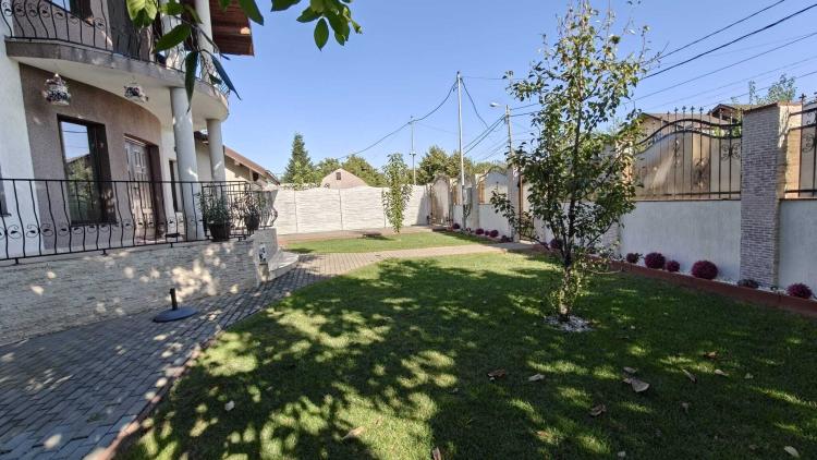 Vila cu piscina, terasa si curte generoasa - Bucuresti/Colentina