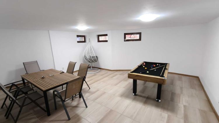 Vila cu piscina, terasa si curte generoasa - Bucuresti/Colentina