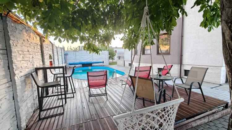 Vila cu piscina, terasa si curte generoasa - Bucuresti/Colentina