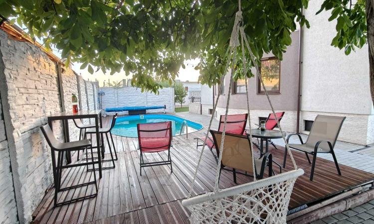 Vila cu piscina, terasa si curte generoasa - Bucuresti/Colentina