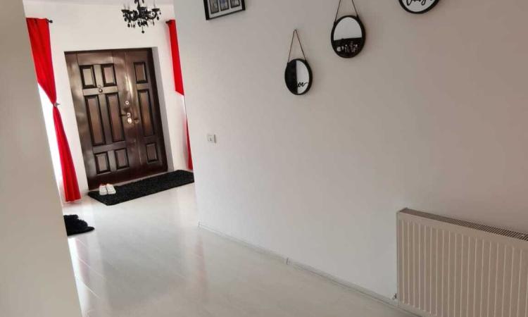 Vila cu piscina, terasa si curte generoasa - Bucuresti/Colentina