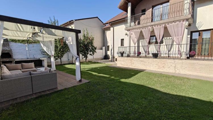 Vila cu piscina, terasa si curte generoasa - Bucuresti/Colentina