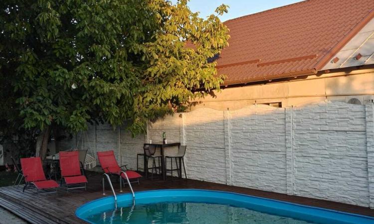 Vila cu piscina, terasa si curte generoasa - Bucuresti/Colentina