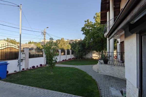 Vila cu piscina, terasa si curte generoasa - Bucuresti/Colentina