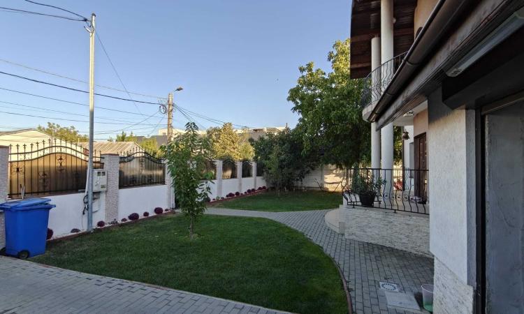 Vila cu piscina, terasa si curte generoasa - Bucuresti/Colentina