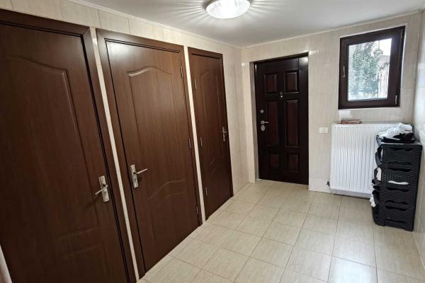Vila cu piscina, terasa si curte generoasa - Bucuresti/Colentina