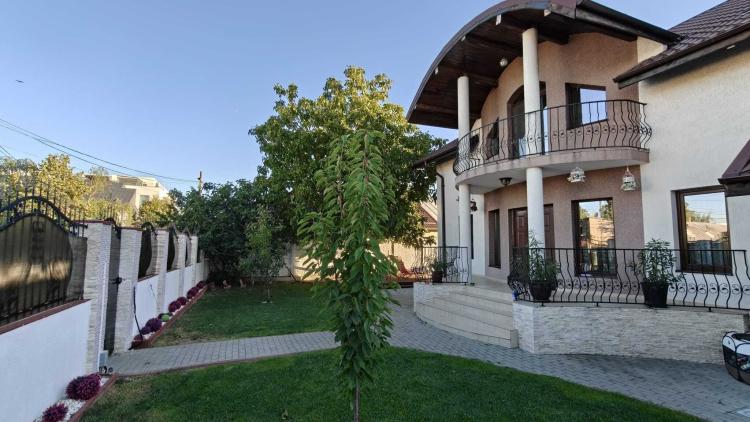 Vila cu piscina, terasa si curte generoasa - Bucuresti/Colentina