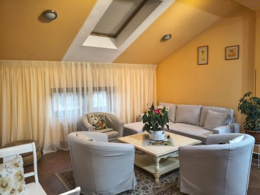 Studio open-space la mansardă, 65 mp, Piața Dorobanți - mobilat și utilat