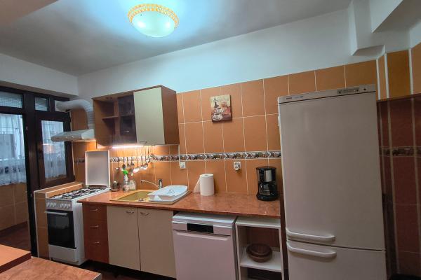 Închiriere apartament 3 camere, 80 mp - mobilat și utilat - Piața Dorobanți